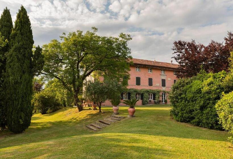 شقة غرفة واحدة, Tenuta Perusini