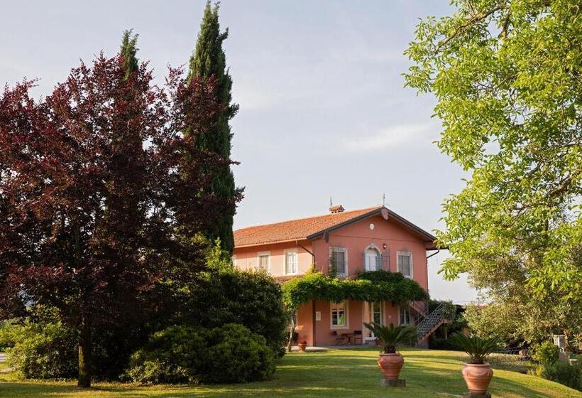 شقة غرفة واحدة, Tenuta Perusini