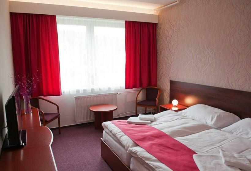 Quarto Estandar, Vír