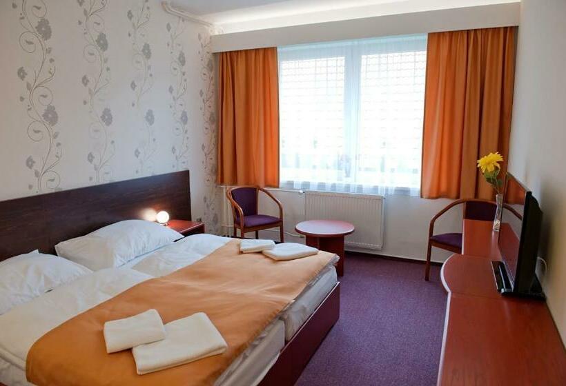 Quarto Estandar, Vír
