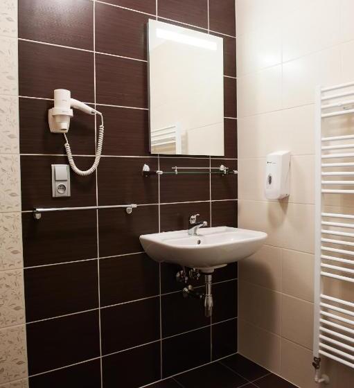 Quarto Estandar, Vír