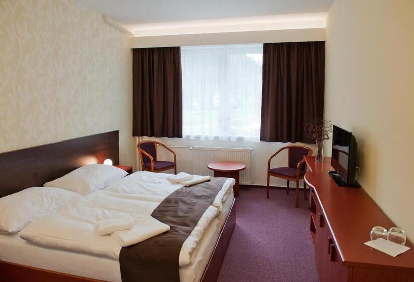 Quarto Estandar, Vír