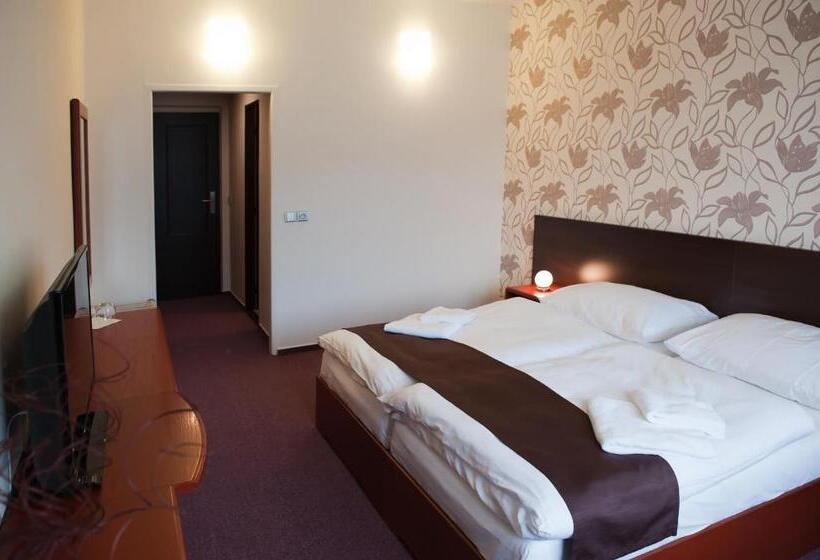 Quarto Estandar, Vír