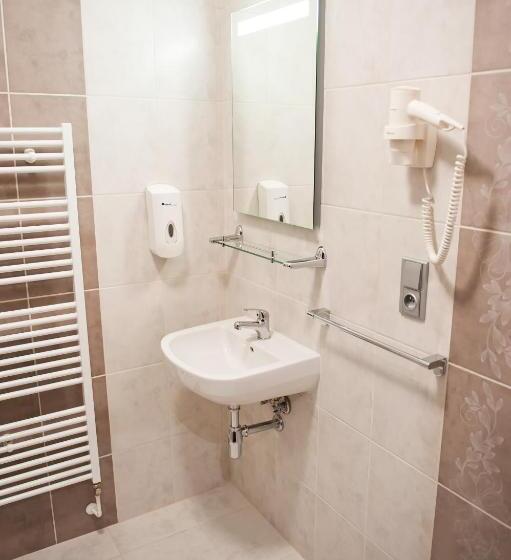 Quarto Estandar, Vír