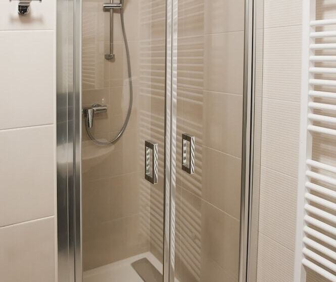 Quarto Estandar, Vír