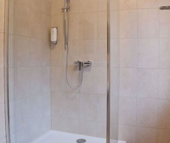 Quarto Estandar, Vír