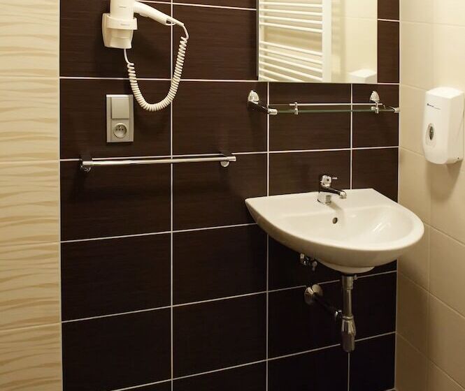 Quarto Estandar, Vír