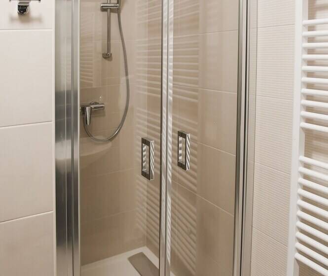 Quarto Estandar, Vír