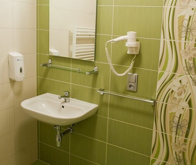 Quarto Estandar, Vír