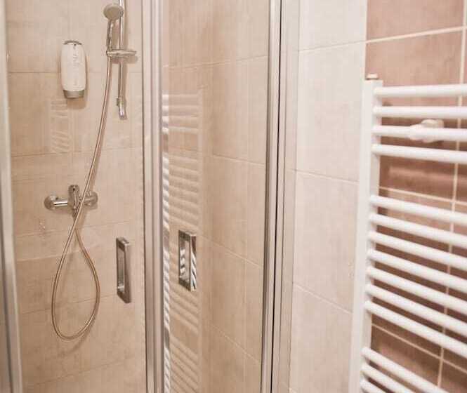 Quarto Estandar, Vír