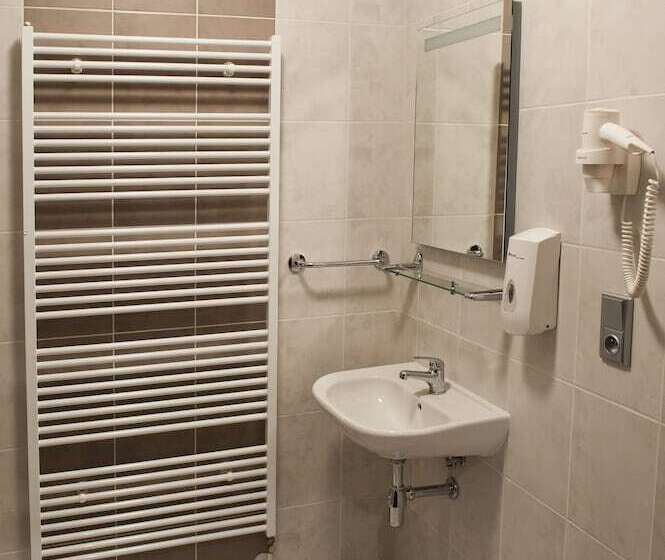 Quarto Estandar, Vír