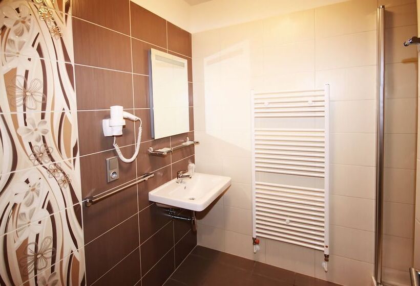 Quarto Estandar, Vír