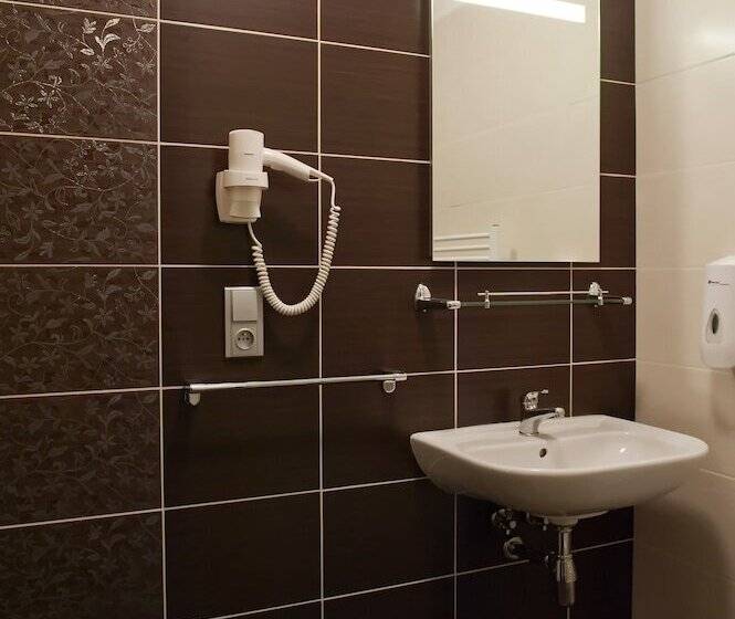 Quarto Estandar, Vír