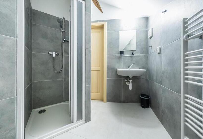 标准三人间, Penzion Mnich