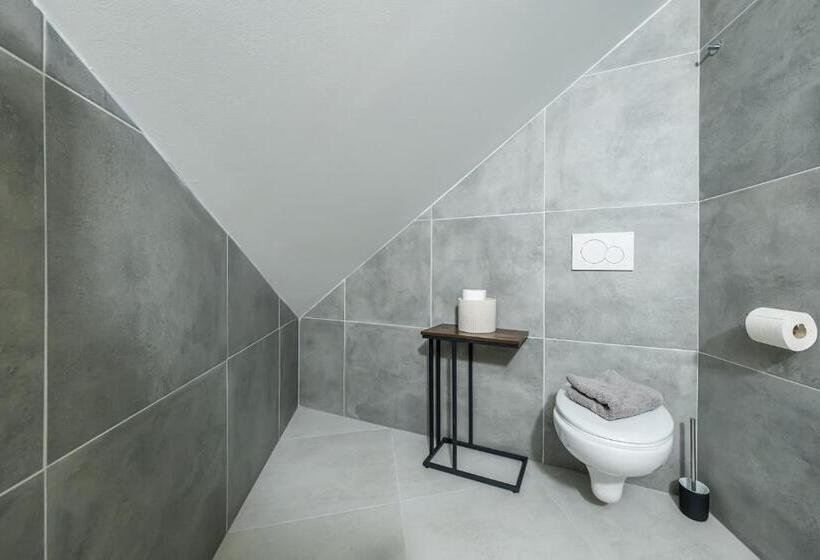 标准三人间, Penzion Mnich