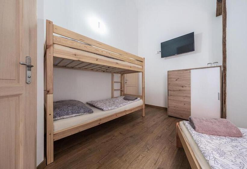 标准三人间, Penzion Mnich