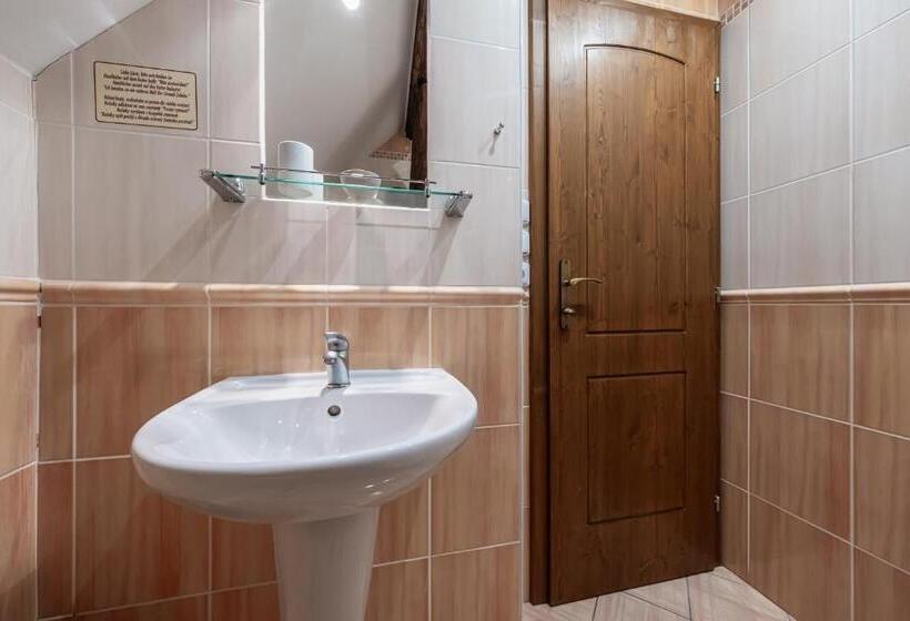 标准三人间, Penzion Mnich