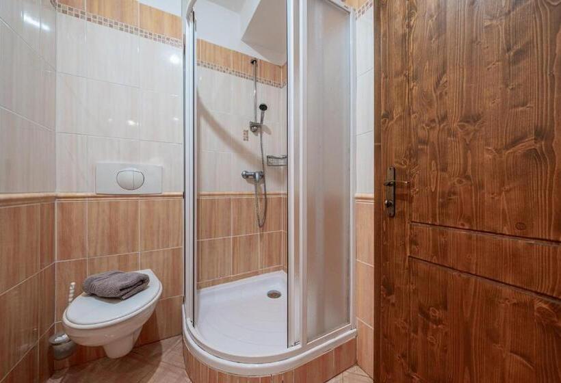 豪华三人间, Penzion Mnich