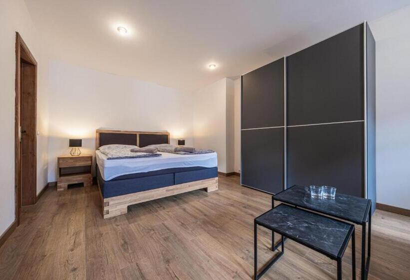 豪华三人间, Penzion Mnich