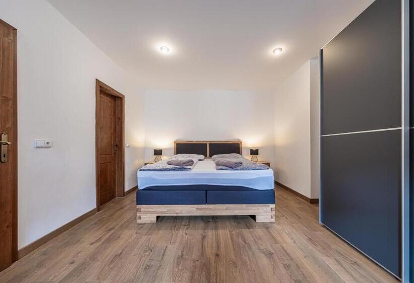 豪华三人间, Penzion Mnich