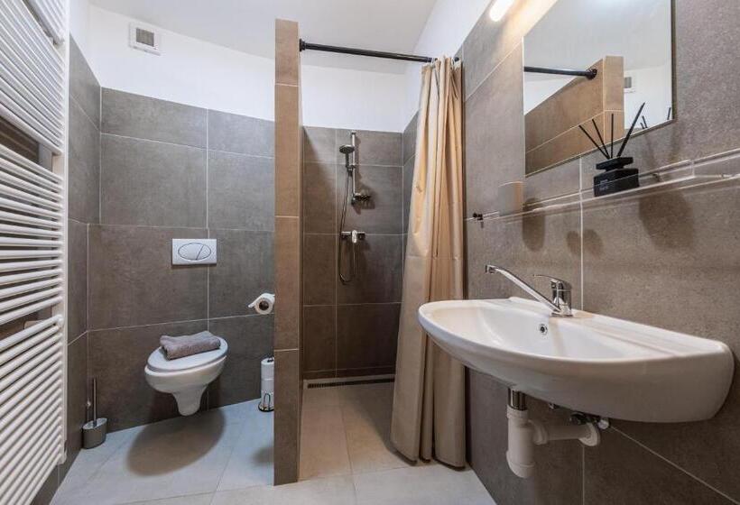 四人豪华间, Penzion Mnich