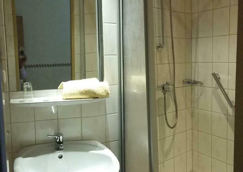 スタンダードシングルルーム, Traditionsgasthof Zum Luedertal