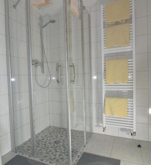 ４ベッドルームハウス, Traditionsgasthof Zum Luedertal