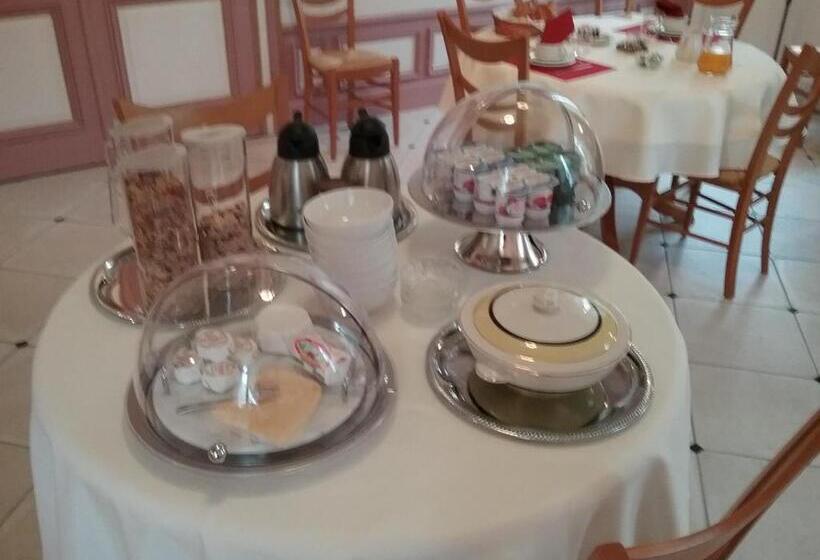 Номер Стандарт Вид на Сад, Château Des Marronniers