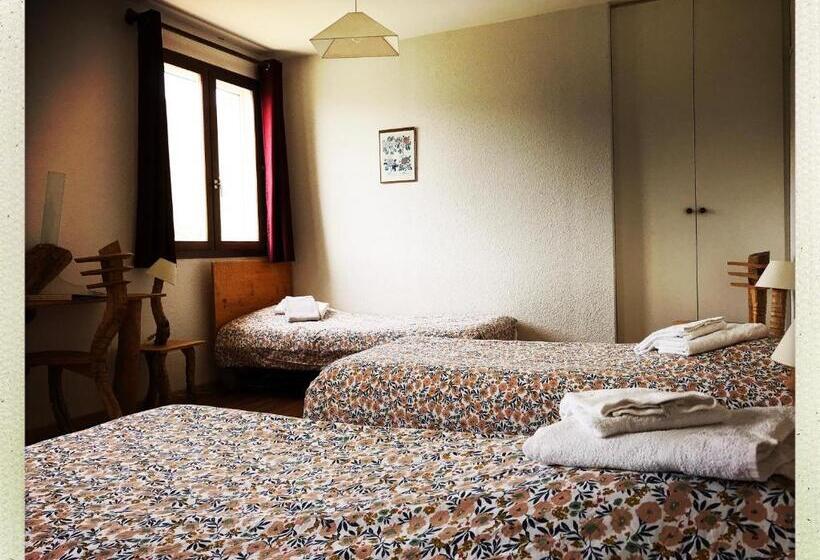 标准三人间, Mas Lluganas