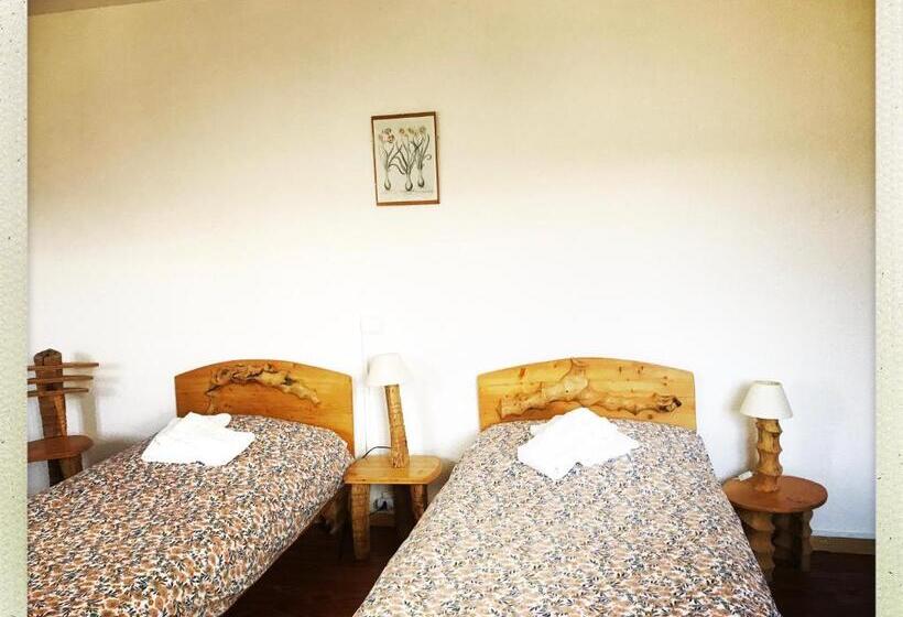 标准三人间, Mas Lluganas