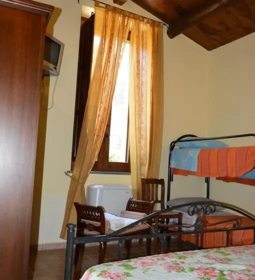 スタンダード4人部屋, Agriturismo E Turre