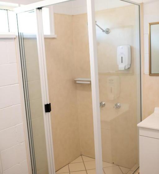 패밀리 룸, Mundubbera Motel