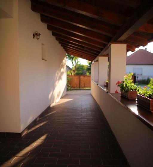 标准三人间, Csaronda Vendegház