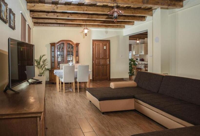 标准三人间, Csaronda Vendegház