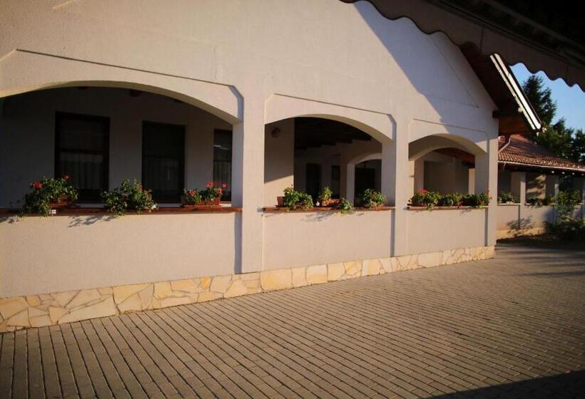 带3个卧室的公寓, Csaronda Vendegház