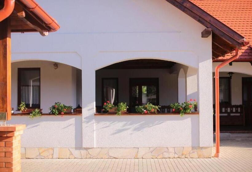 带3个卧室的公寓, Csaronda Vendegház