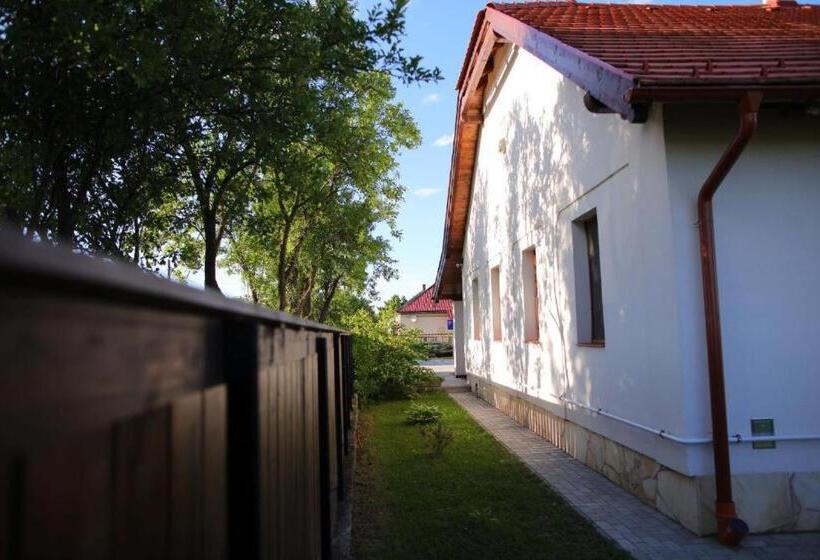 带3个卧室的公寓, Csaronda Vendegház