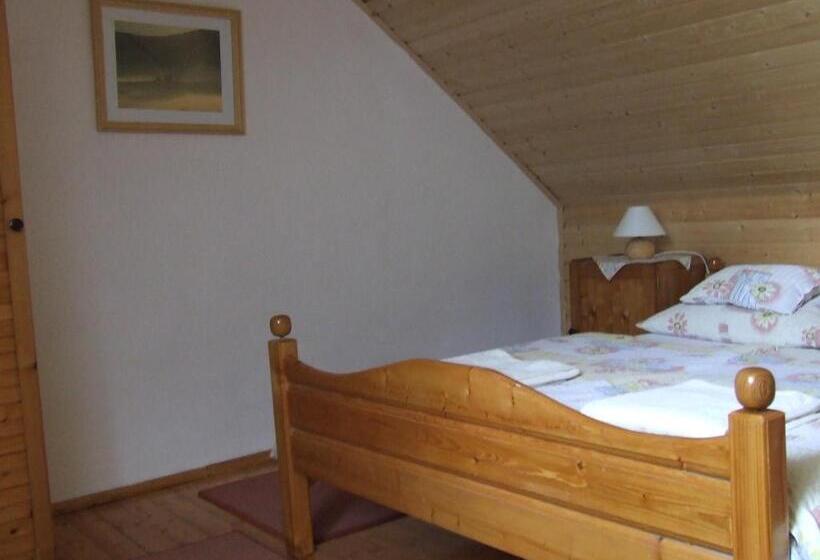 침실 4개 주택, Erdész Vendégház