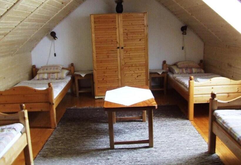 침실 4개 주택, Erdész Vendégház