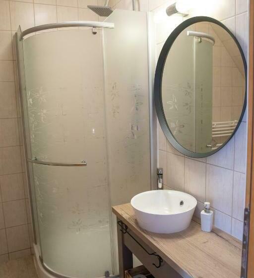 غرفة قياسية, Mézes Vendégház és Apiterápiás Központ