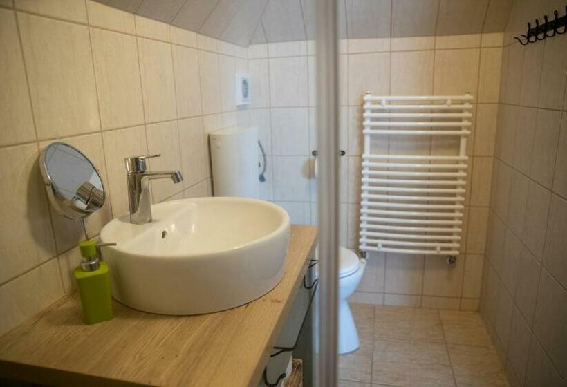 غرفة قياسية, Mézes Vendégház és Apiterápiás Központ