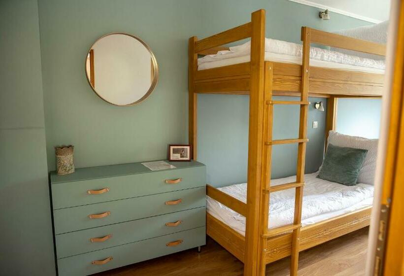 شقة غرفتين, Mézes Vendégház és Apiterápiás Központ