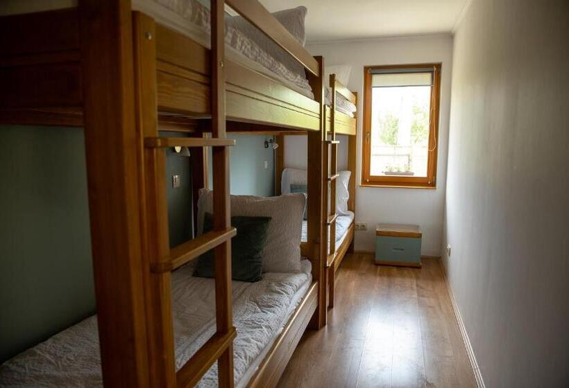 شقة غرفتين, Mézes Vendégház és Apiterápiás Központ