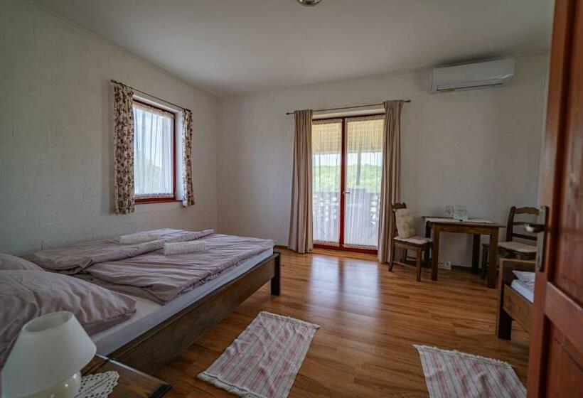 スタンダードトリプルルーム, Szellő Porta