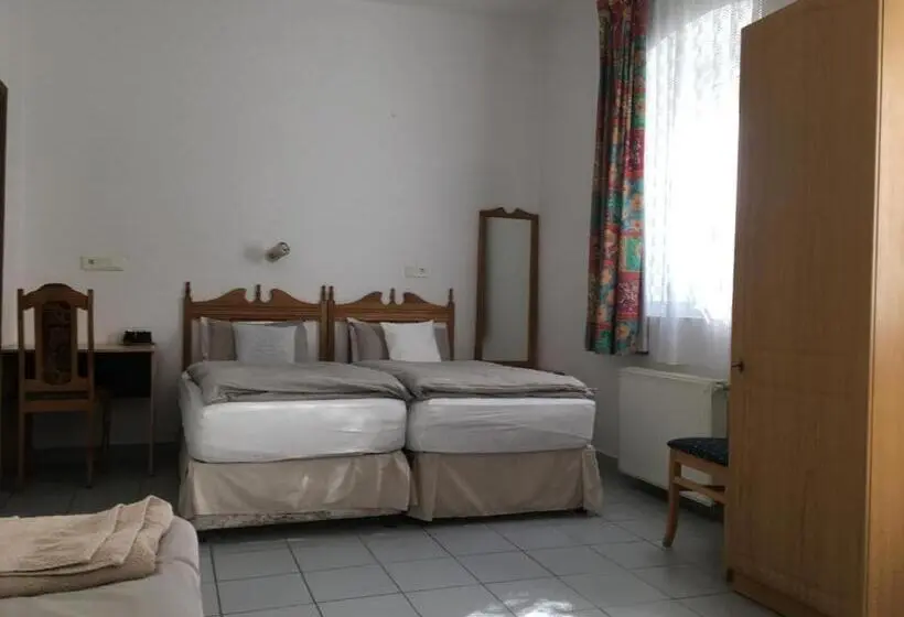 スタンダード４人部屋, Vadaspuszta Vendeghaz