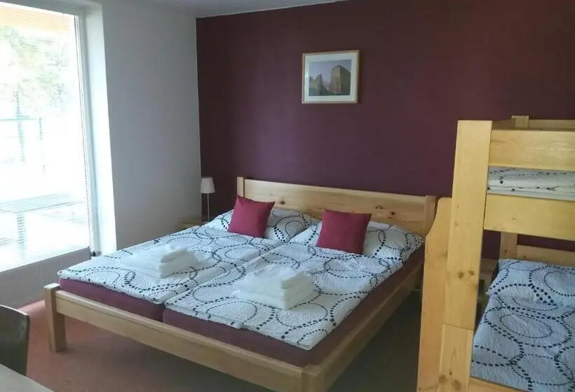 Standard Neljän Hengen Huone, Vila Moravia
