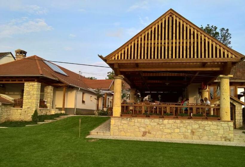 חדר סטנדרט לשלושה, Zsirai Guest House