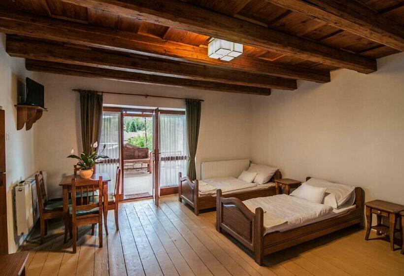スタンダード４人部屋, Zsirai Guest House