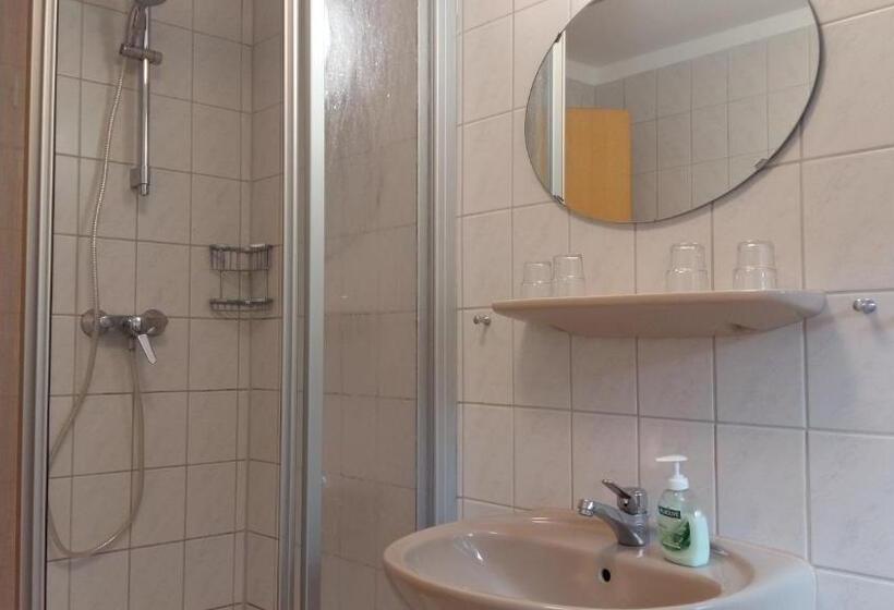 ファミリールーム, Pension Redefin