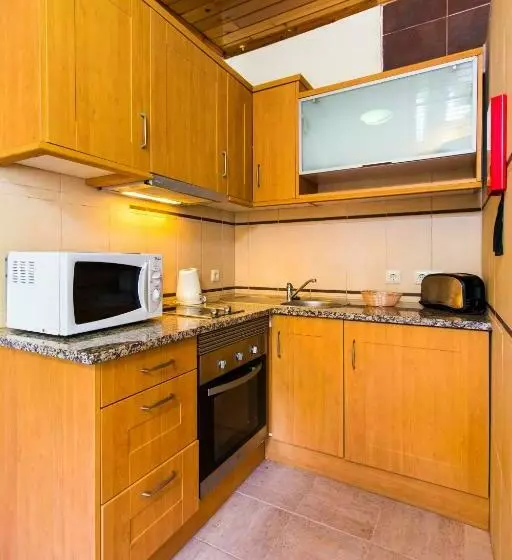 スタンダードスタジオ, Choromar Apartments